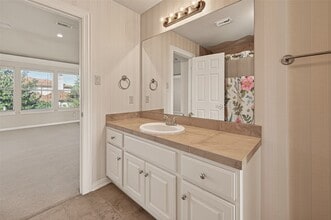 Building Photo - 2210 Bywater Dr