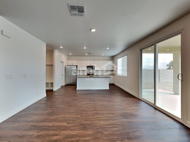Foto del edificio - 8947 N 171st Drive