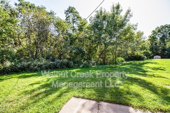 Building Photo - 671-681 Shoreline Dr