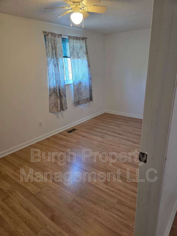 Foto del edificio - 140 Scott Ln