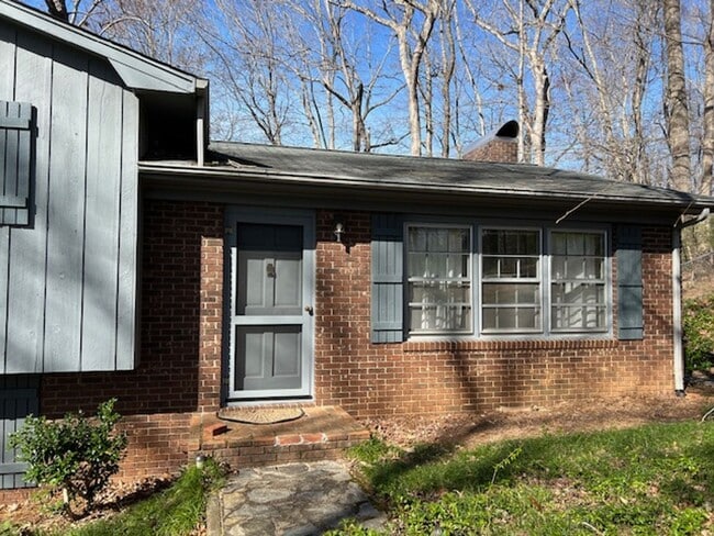 Building Photo - Morganton Rental!