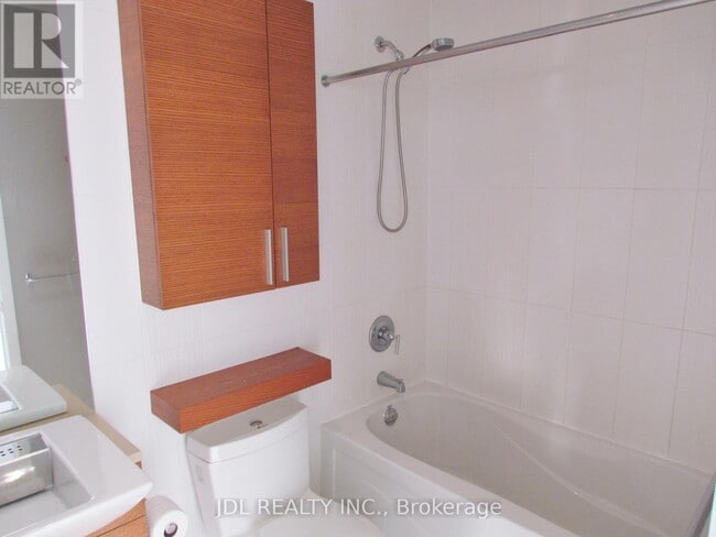 Building Photo - 25 Capreol Ct
