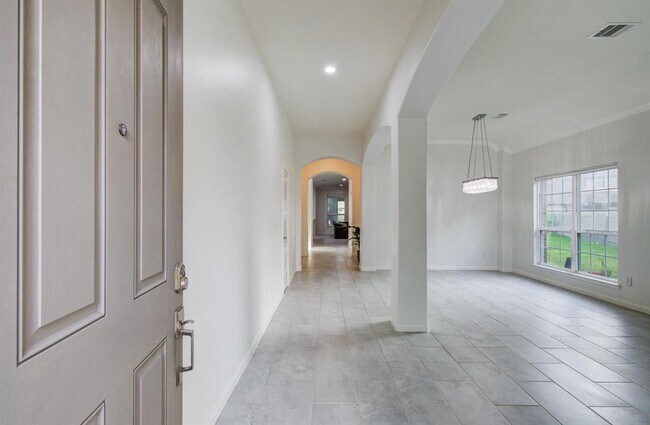 Foto del edificio - 4639 Regal Shadow Ln