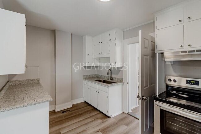 Foto del edificio - NOW OFFERING 1/2 MONTH FREE WITH A SIGNED ...