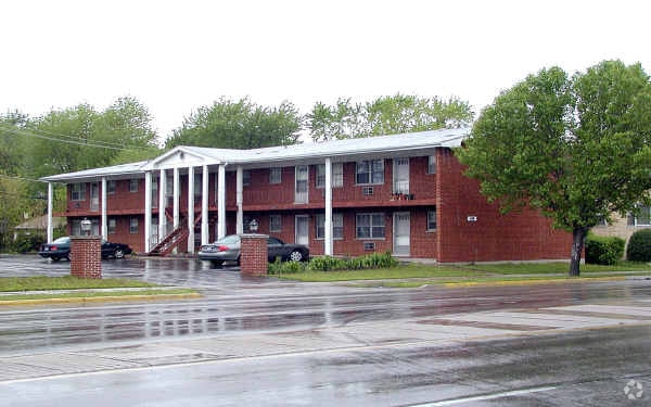 Building - 438-448 N Wolf Rd