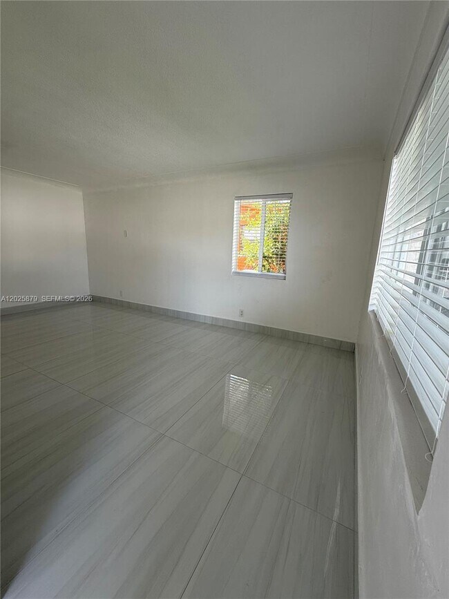 Foto del edificio - 1816 NW 25th Terrace