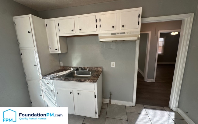 Photo - 750 Lipford St House