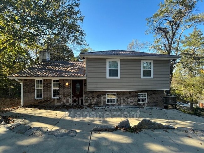 Building Photo - 6619 Fairview Rd