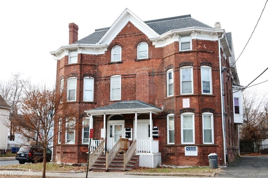 3 br, 1 bath - 138 Hallock Ave 1r - 3 br, 1 bath  - 138 Hallock Ave 1r