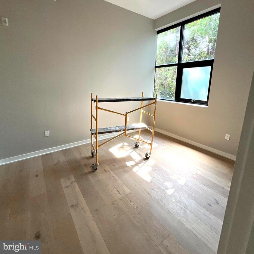 Primary Photo - 36 N Narberth Ave