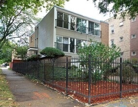 Building Photo - 654 E 80th St