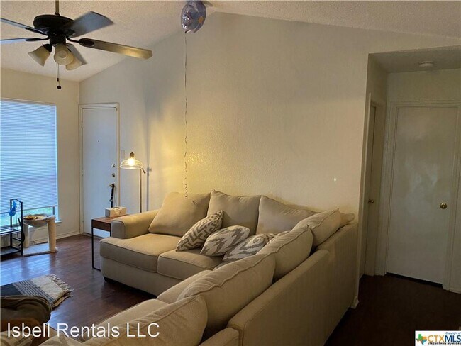 Foto del edificio - 3 br, 2 bath House - 2212 Hilltop Loop