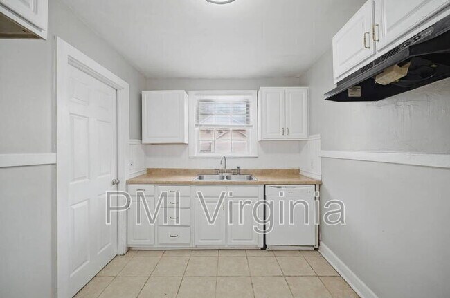 Foto del edificio - 3841 Chatham Cir