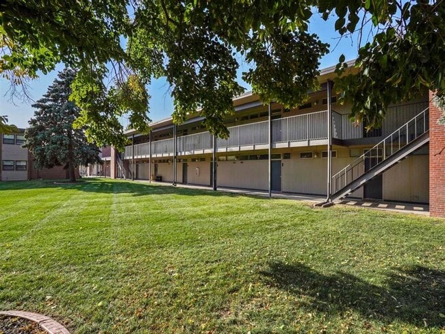 Vista exterior de un edificio en Kearney Apartment Homes. - Kearney Apartment Homes