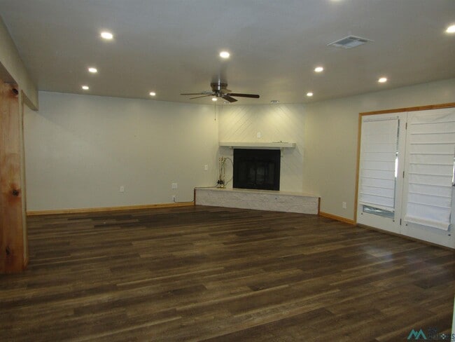 Foto del edificio - 1915 Villa Dr