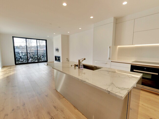 Building Photo - 540 De Haro St