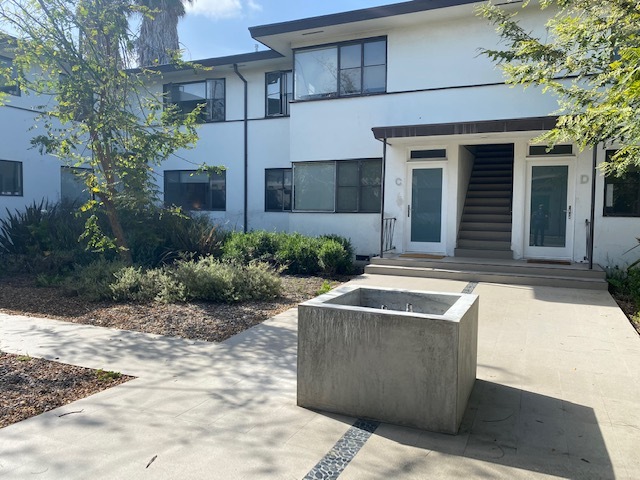 Primary Photo - 3130 S Barrington Ave
