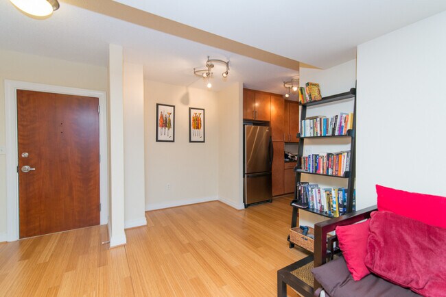 Foto del edificio - 915 E St NW