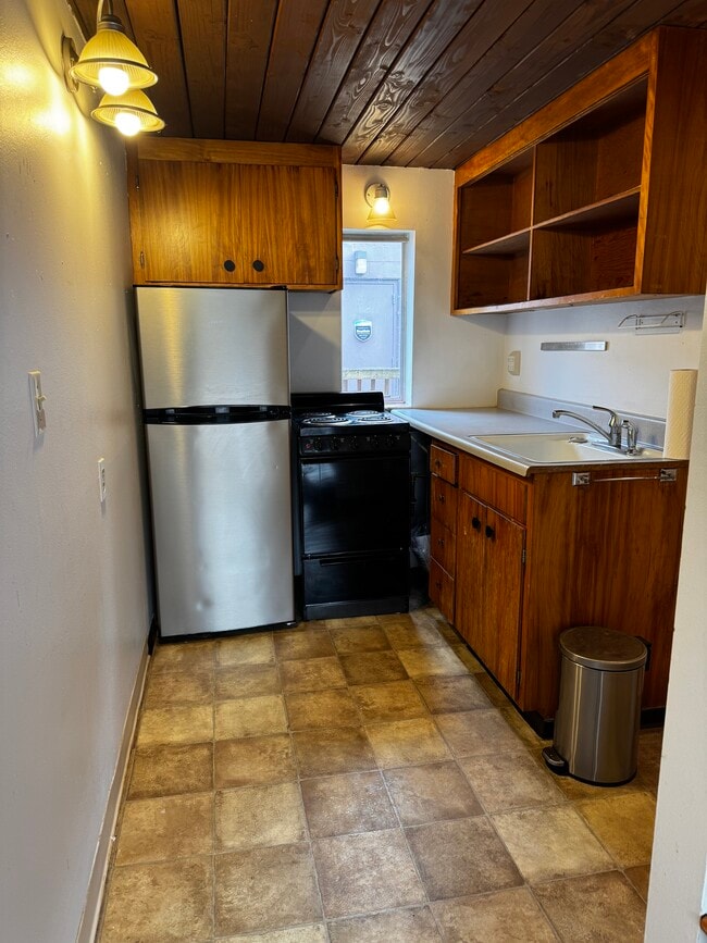 Building Photo - 3246 NE 85th St