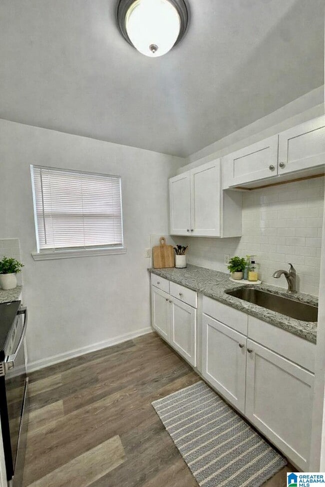 Building Photo - 1911 19th Ct N