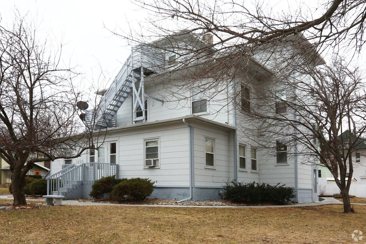 Building Photo - 1900 Arlington Ave