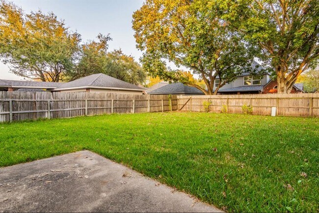 Building Photo - 2206 Country Mile Ln
