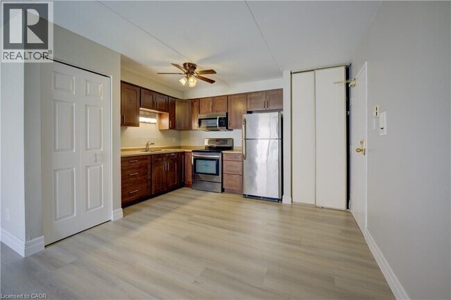 Building Photo - 329 Northlake Dr