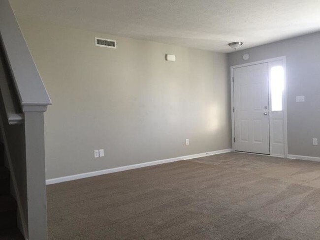 Building Photo - 2261 Rosswood Blvd