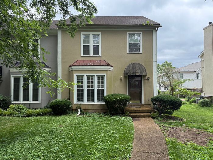 Spacious Townhouse in Woodlawn Area - Spacious Townhouse in Woodlawn Area