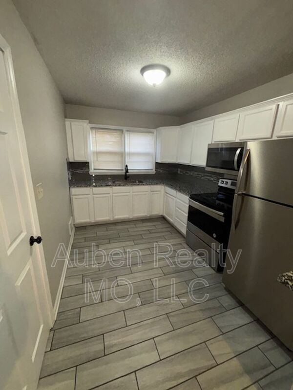 Building Photo - 5906 E 99th Terrace