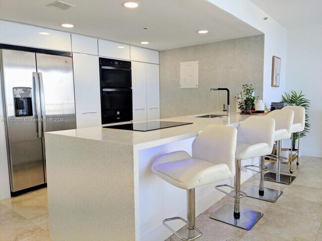 Foto del edificio - 7601 E Treasure Dr