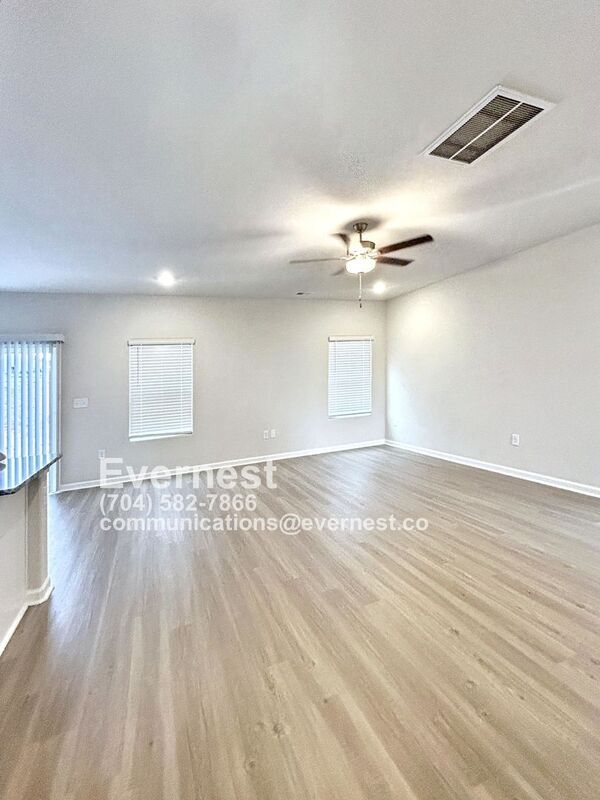 Foto del edificio - 114 Lightning Dr