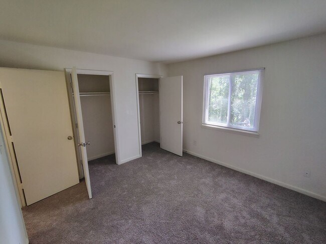 Building Photo - 600 Reusens Rd