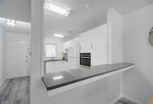 Foto del edificio - 5320 Balcones Dr