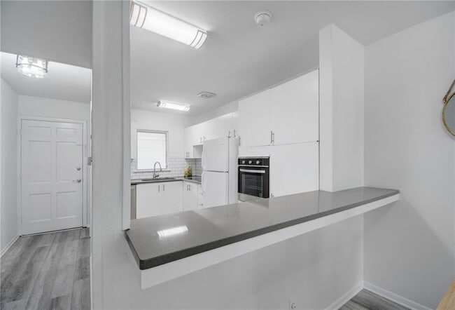 Building Photo - 5320 Balcones Dr