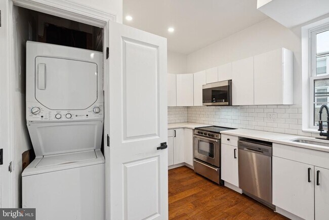 Building Photo - 835 Corinthian Ave