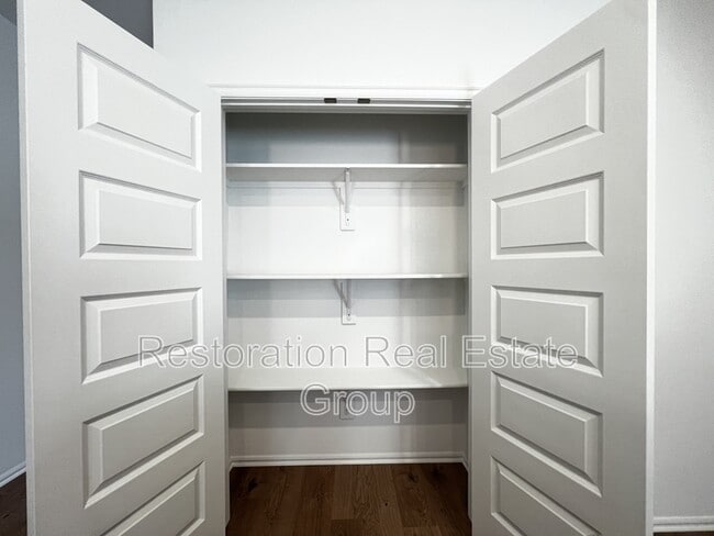 Foto del edificio - 3433 Little Creek Dr