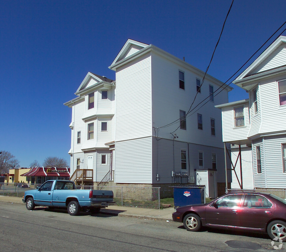 Building Photo - 1864-1866 S Main St