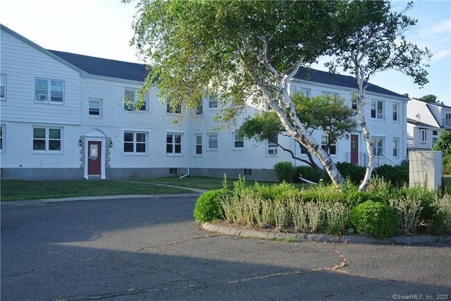 Building Photo - 208 Point Beach Dr