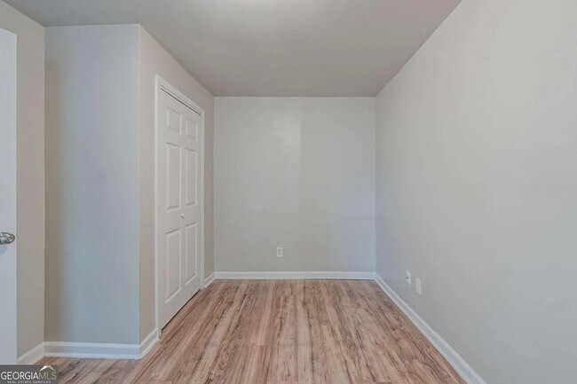 Foto del edificio - 3140 Delowe Dr