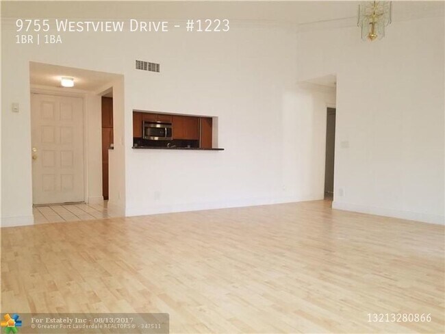 Foto del edificio - 9755 Westview Dr