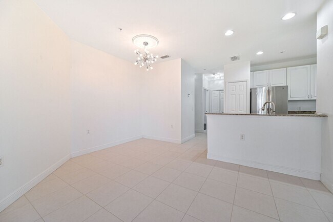 Foto del edificio - ** LOCATION! 3 Bed/2 Bath N Naples Condo i...