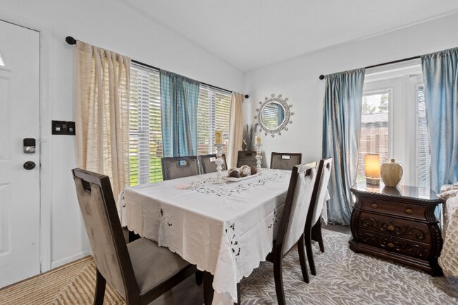 Foto del edificio - 228 Sunset Dr