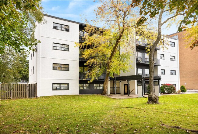 Photo du bâtiment - 877 Kennedy Road