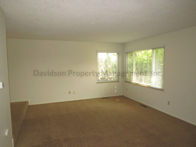 Foto del edificio - 617 Gilcrest Rd