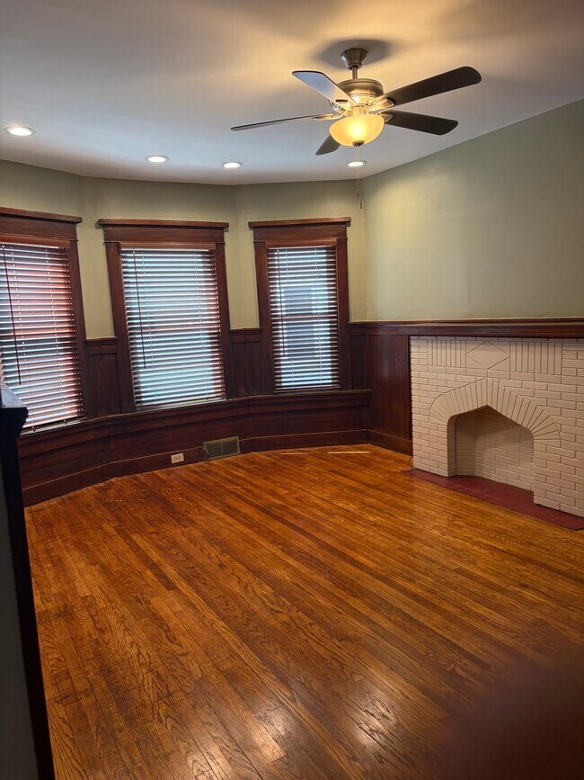 Foto del edificio - 1376 Amherst St