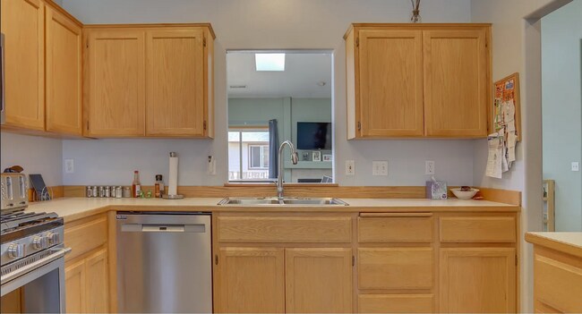 Foto del edificio - This Immaculate Single Level Ranch Home is a Must See!