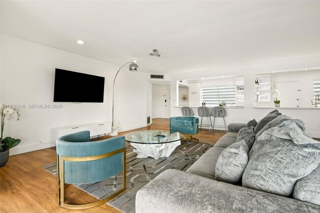 Building Photo - 1350 NE 191st St