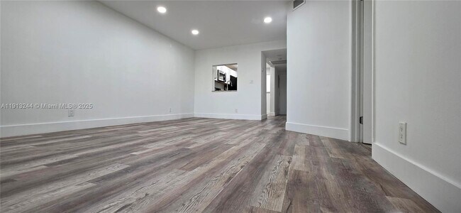 Foto del edificio - 9000 NW 28th Dr