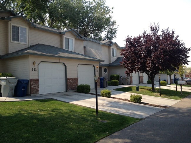 1700 S Piney Creek Rd, Nampa, ID 83686 Townhouse for